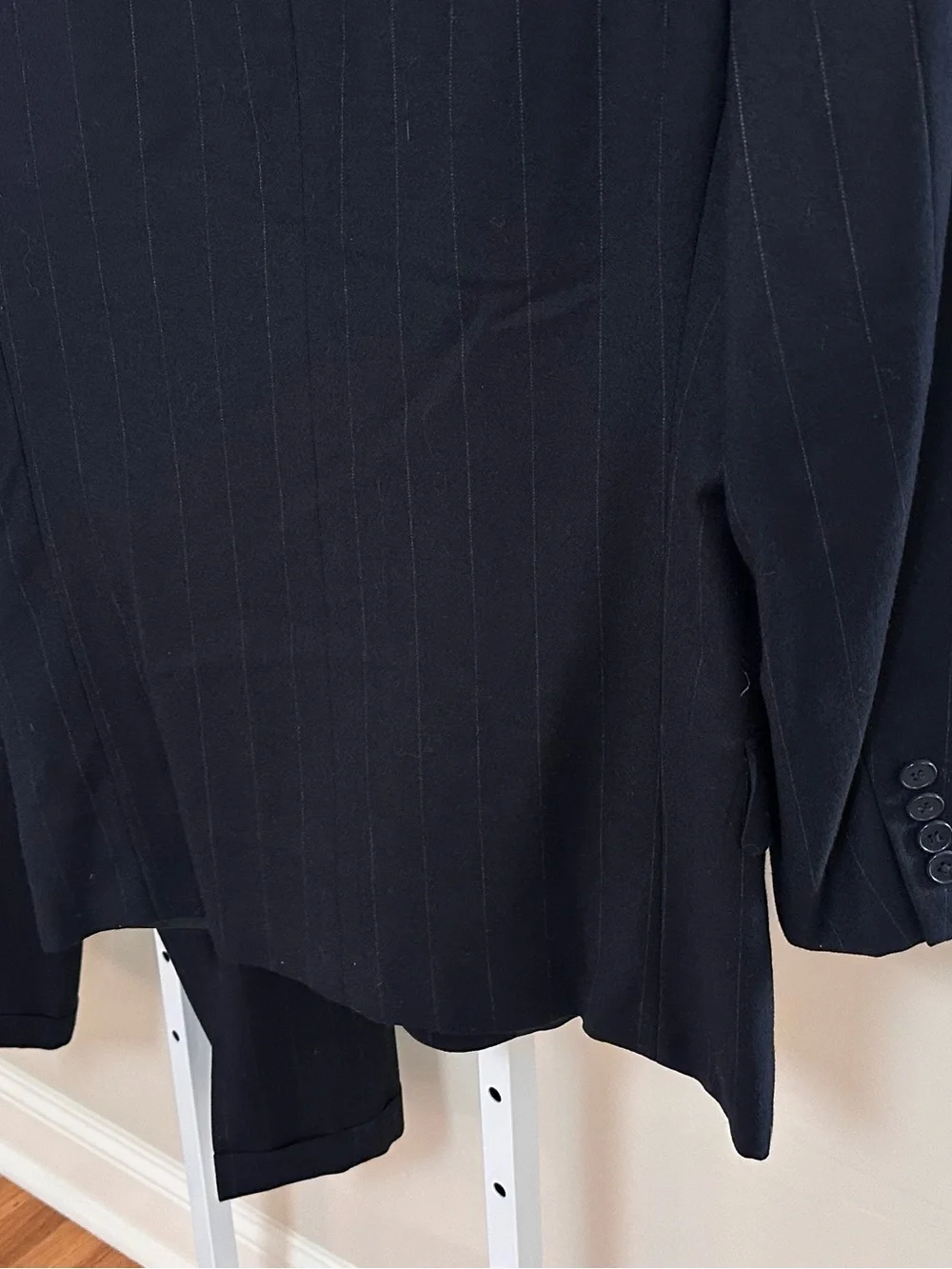 Calvin Klein Vintage Navy Pinstripe Wool Suit 42R 32x28 Two Button Business